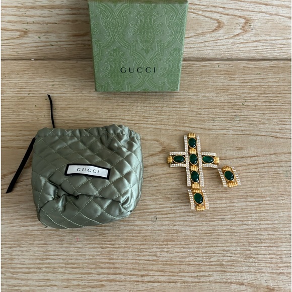 Gucci - Picture 1 of 9